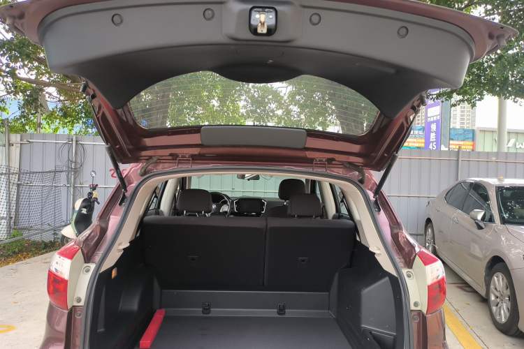 Used Venucia T70 2015 1.6L Manual Ruixing Edition Trunk