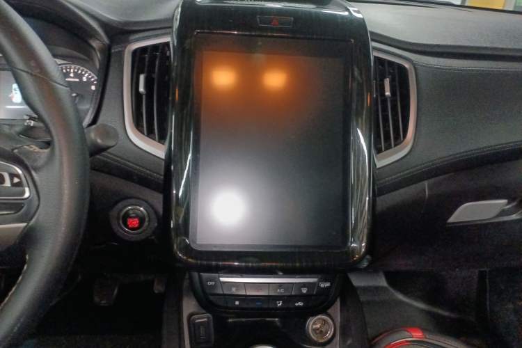 Used SWM X7 2017 1.8L Manual Luxury 5-seater