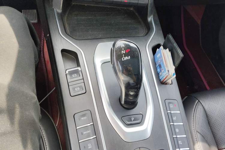 Used Wey VV6 2020 2.0T Two-Wheel Drive Smart Protection+
