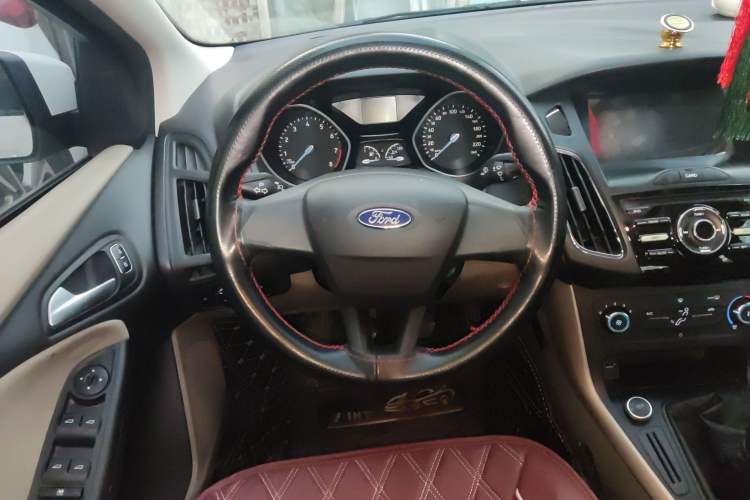 Used Ford Focus 2017 Sedan 1.6L Manual Comfort Plus SmartDrive Edition Steering Wheel