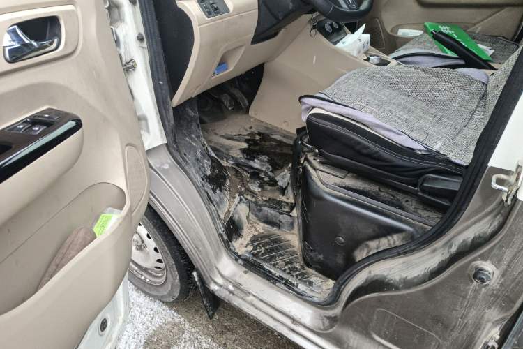 Used CHANGAN KUAYUE Xing V5 EV 2021 Luxury 6-Seater Passenger Bus with Lingdian System