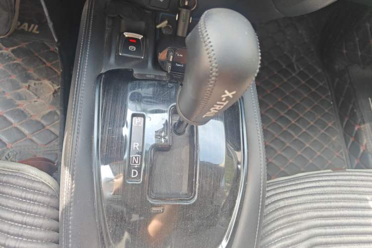 Used Nissan X-Trail 2019 2.0L CVT Smart Connect Comfort Edition 2WD Gear Lever