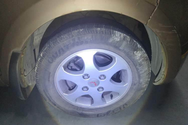 Used Wuling Hongguang 2014 1.2L Standard Model China IV Right Front Wheel Hub