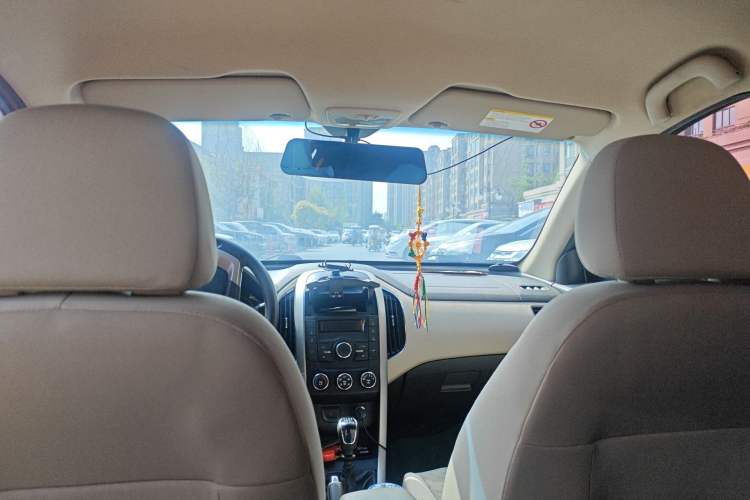 Used Baojun 630 2013 1.5L manual standard version Headliner