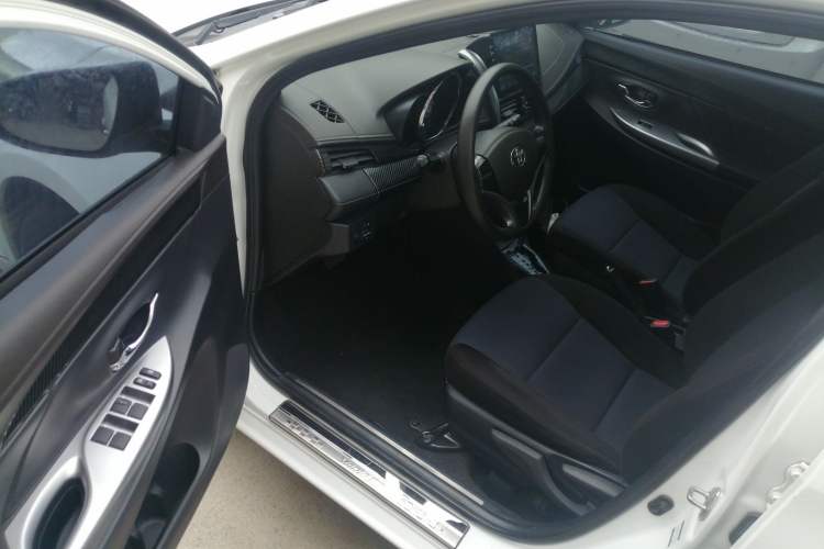 Used Toyota YARiS L Zhi Xuan 2015 1.5E Automatic Charm Edition