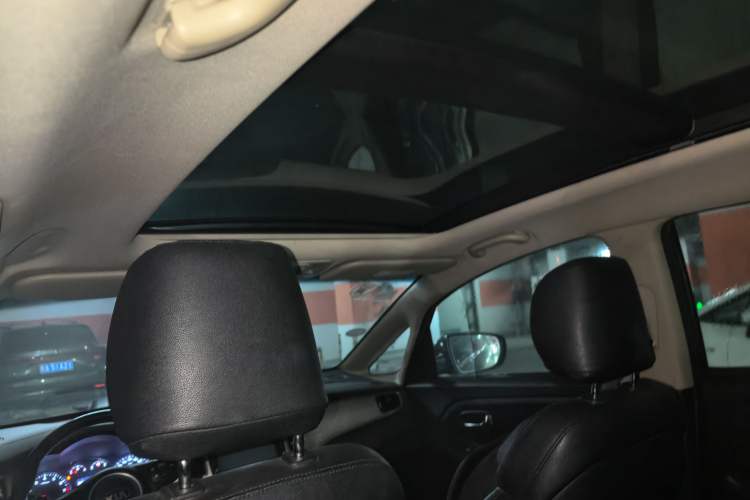 Used Kia Carens 2013 2.0L 7-Seater Automatic Standard Version China IV Standard Headliner