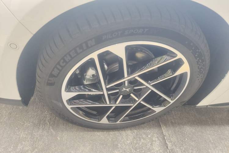 Used XPeng P7+ 2024 Ultra-Long Range Max Left Front Wheel Hub