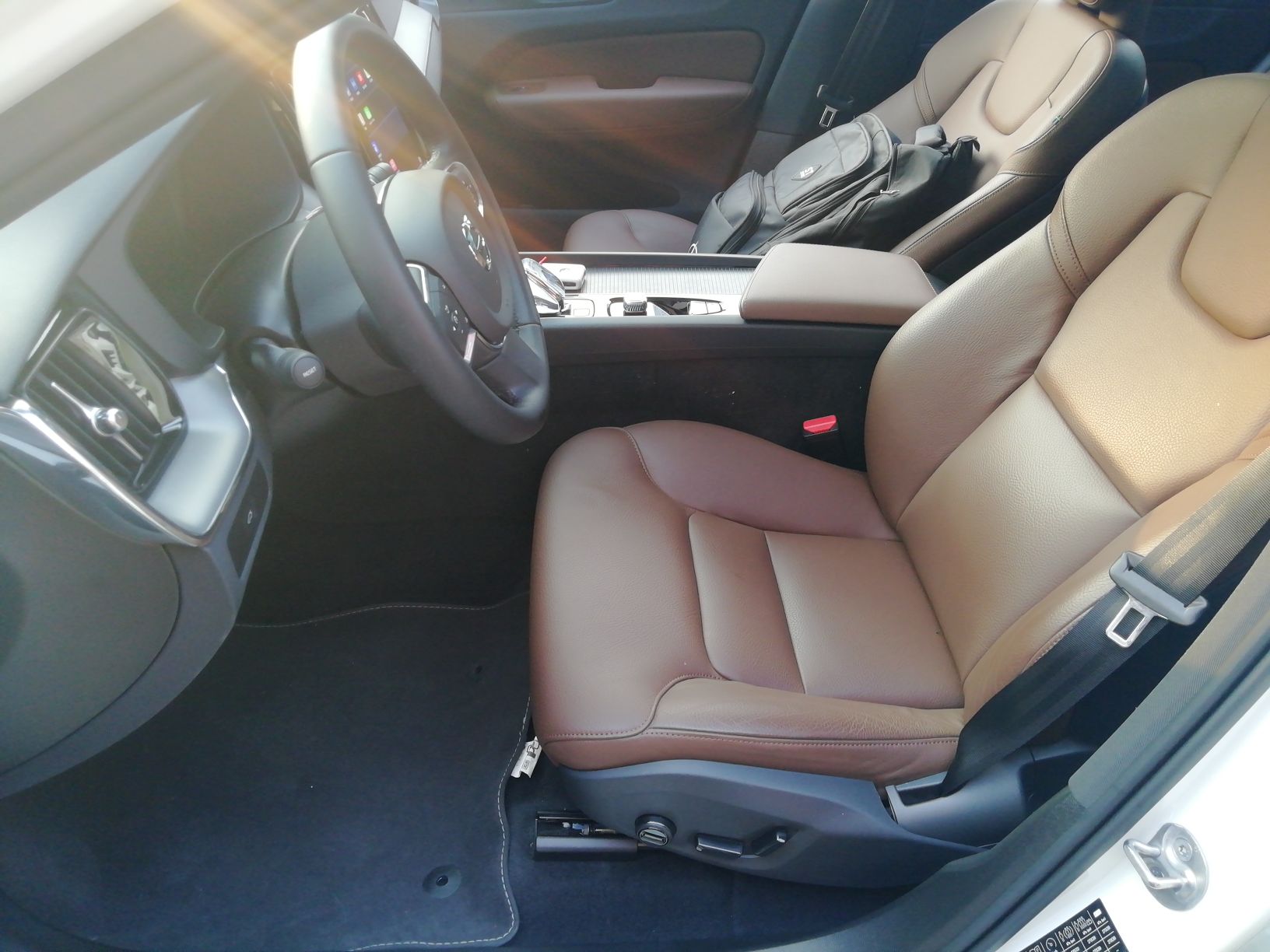 المقاعد الأمامية داخل السيارة