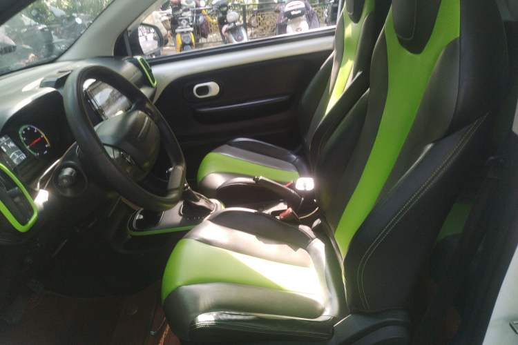 Used Roewe Clever 2021 302 km New Four-Seater Super-Efficient Version