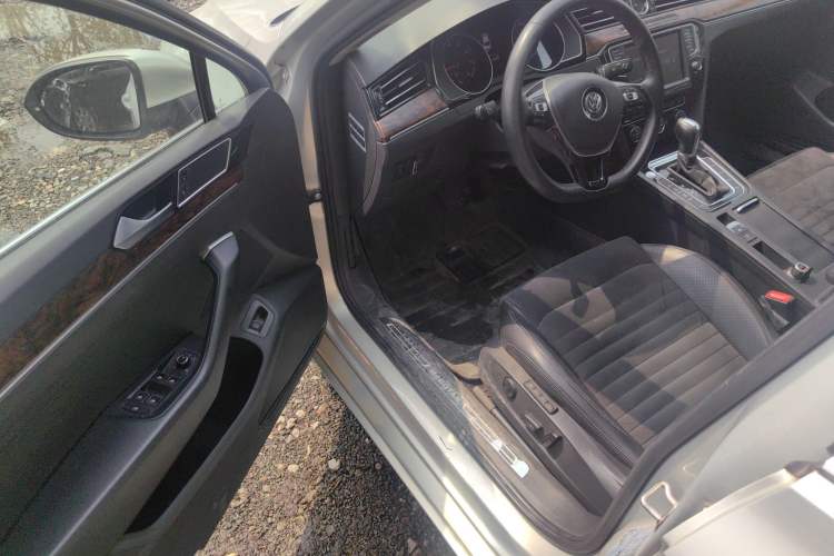 Used Volkswagen Magotan 2017 380TSI DSG Prestige Edition Driver Seat