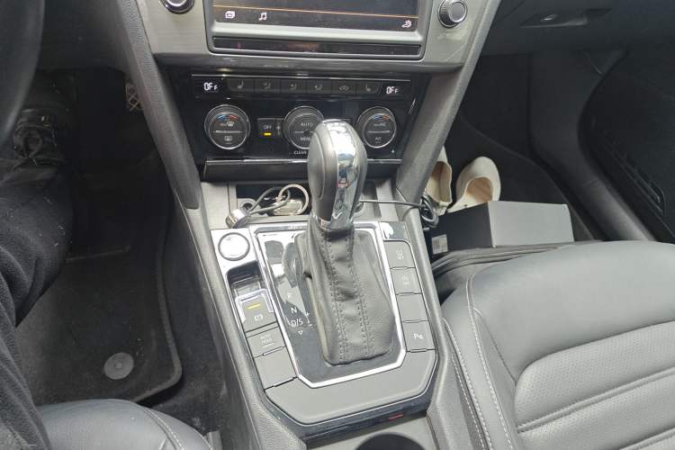 Used Volkswagen Lamando 2018 280TSI DSG Luxury Edition Gear Lever