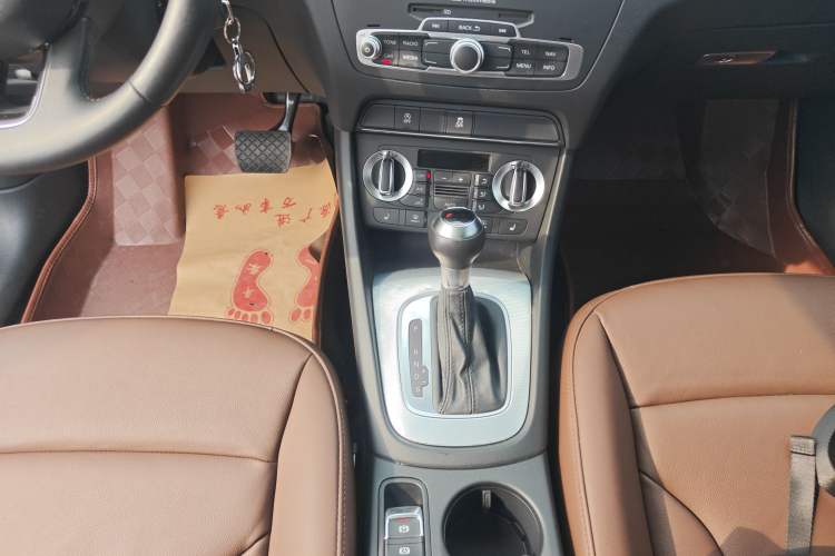 Used Audi Q3 2015 35 TFSI Comfort Model Gear Lever