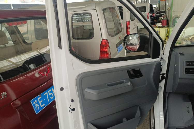 Used Wuling Yangguang 2025 Model 400km Bus Edition—Comfort Edition