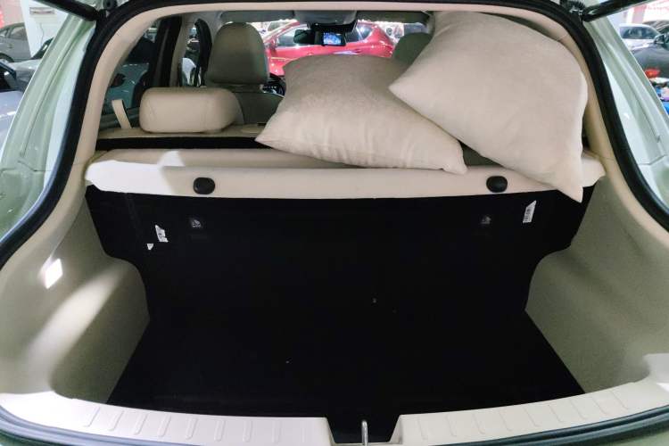 Used ORA Good Cat 2023 401 km Standard Range Premium Version Lithium Iron Phosphate Trunk