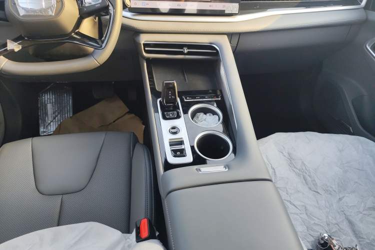 Used Geely Auto Emgrand X7 Sport 2026 Model 1.5TD Aspirational Gear Lever