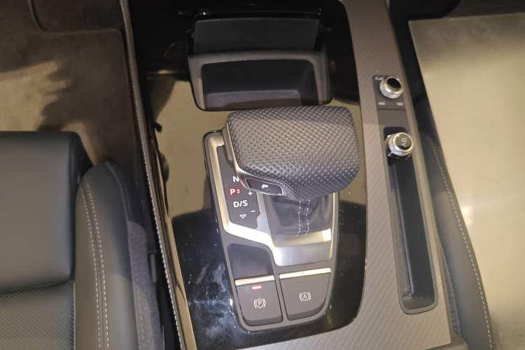 Used Audi Q5L 2025 quattro 45th Anniversary Edition 45 TFSI Luxury Dynamic Model
