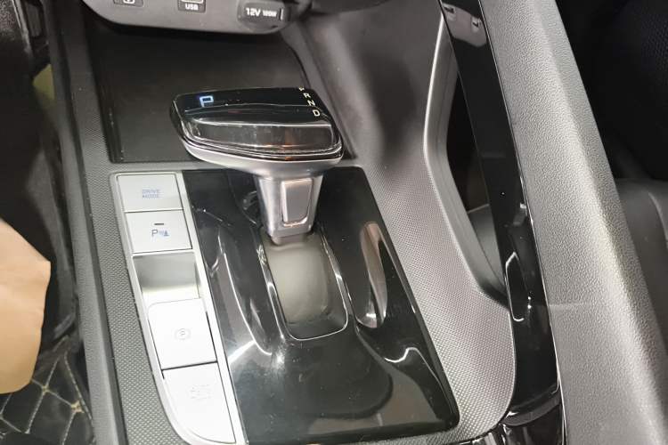 Used Hyundai Elantra 2022 1.5L CVT GLX Elite Edition Gear Lever
