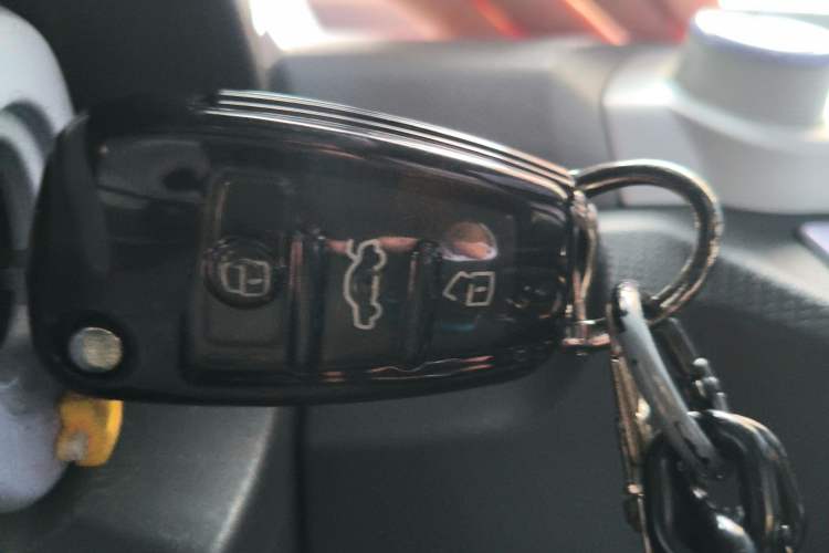 Used Chery QQ Ice Cream 2022 170km Sundae Phosphate Lithium-Ion Vehicle Key