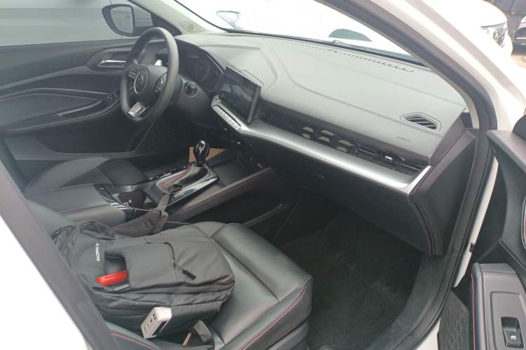 Used MG 5 2022 180 DVVT CVT Youth Style Edition
