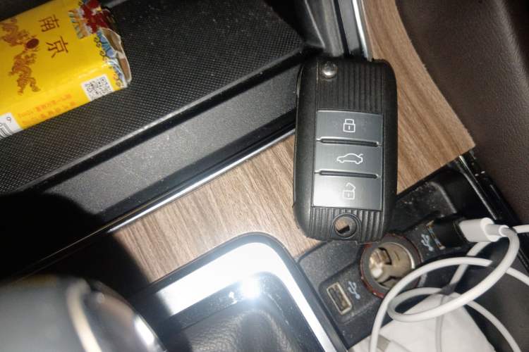 Used Roewe RX8 2018 30T Smart Connectivity All-Wheel Drive Supreme Edition
