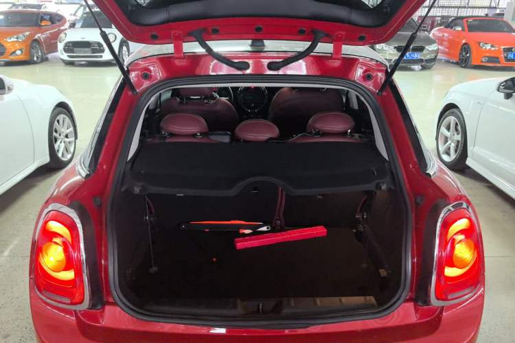 Used MINI 2016 1.5T COOPER Pioneer Edition Five-Door Model Trunk