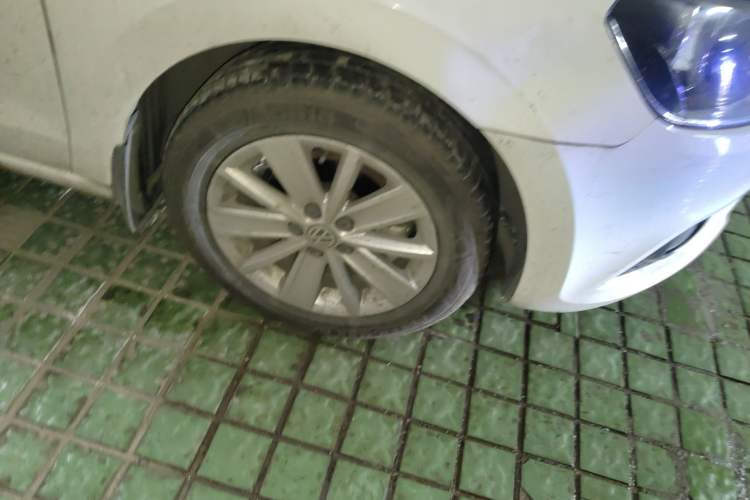 Used Volkswagen Jetta 2015 Zhuihui Edition 1.6L Manual Comfort Model Right Front Wheel Hub