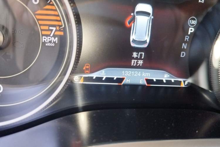 Used Jeep Cherokee 2016 2.0L Superior Edition Odometer Close Up