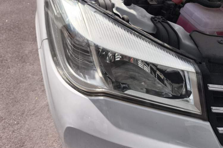 Used Dongfeng Fengon 330 2019 1.5L 330S Manual Comfort Version China VI Standard Right Front Headlight