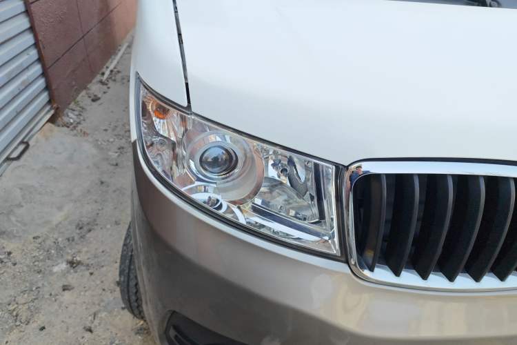 Used Jinbei New Hiace X30L 2021 1.5L Wealth Central Air Conditioning Edition Van China VI Standard SWC15M Right Front Headlight