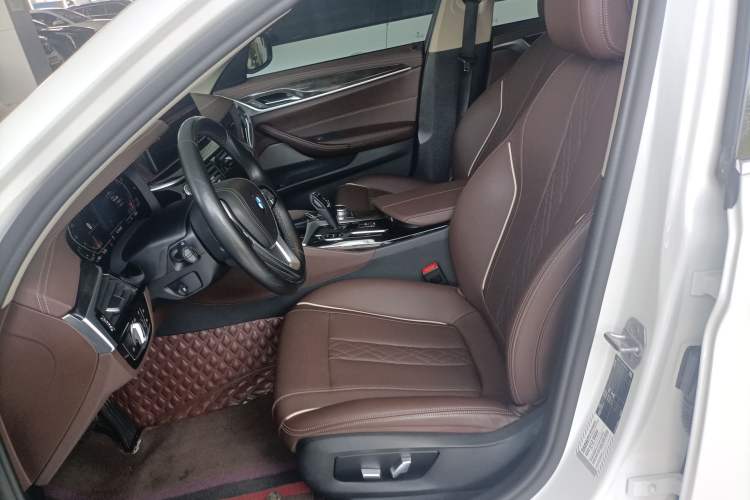 Used BMW 5 Series 2022 Restyled 525Li Luxury Package Left Front Seat