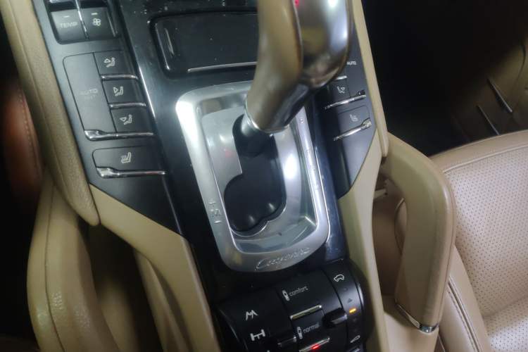 Used Porsche Cayenne 2011 Cayenne 3.0T Gear Lever