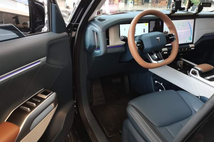 Used Deepal G318 2024 Four-Wheel-Drive Air Suspension Model
