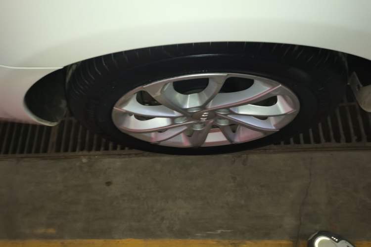 Used Geely Auto Emgrand 2021 UP 1.5L CVT Luxury Model Right Rear Wheel Hub