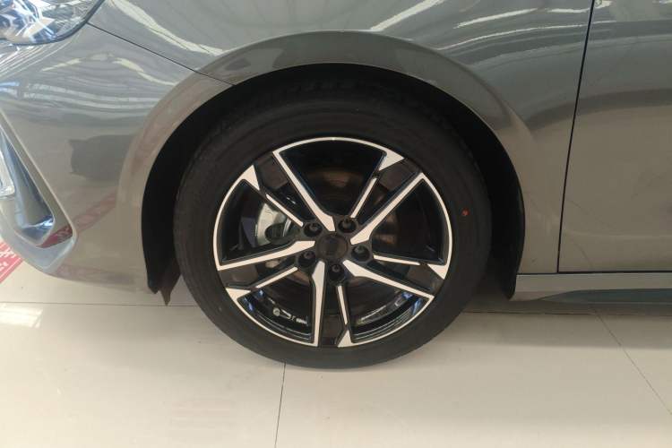 Used Geely Auto Binray 2022 Binrui COOL 1.5T DCT Electric Edition Left Front Wheel Hub