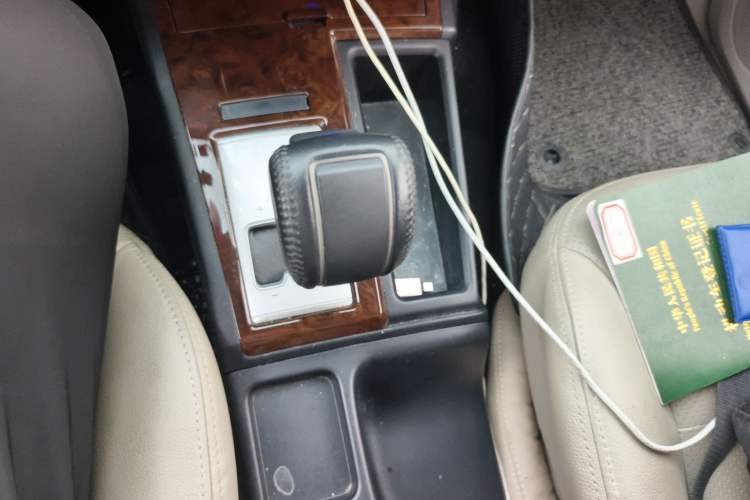 Used Mitsubishi Pajero Sport 2013 3.0L Automatic Two-Wheel Drive Luxury Edition Gear Lever