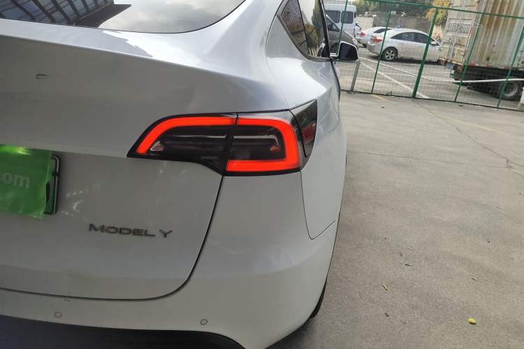 Used Tesla Model Y 2021 Long-Range All-Wheel-Drive Version