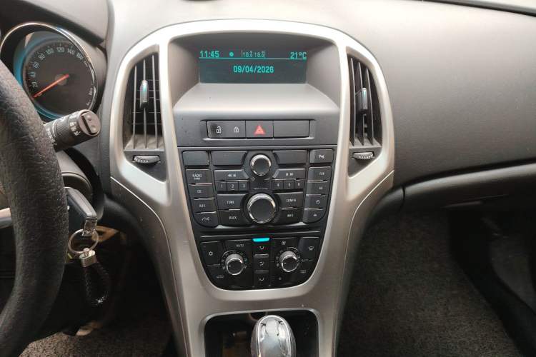Used Buick GT 2014 XT 1.6L Automatic Fashion Edition Audio And AC Panel