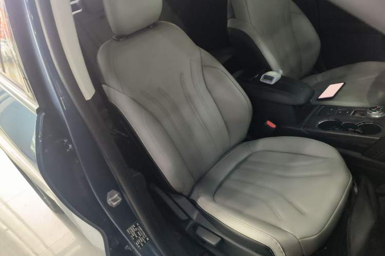 Used Ford Escape 2020 EcoBoost 245 Two-Wheel-Drive Comfort Edition Right Front Seat