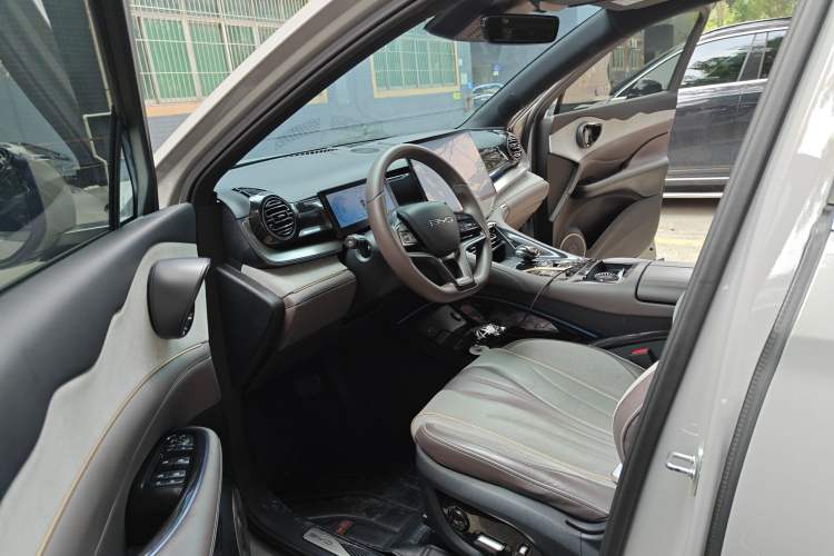 Used BYD Frigate 07 2023 DM-i 100KM Prestige Model Interior 3