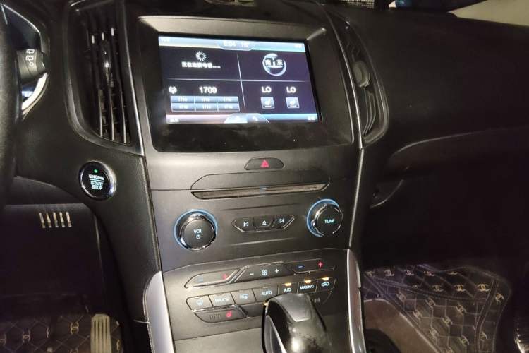 Used Ford Edge 2015 2.0T GTDi Two-Wheel-Drive High-Line Version