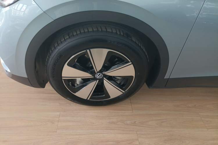 Used Volkswagen ID.4 X 2025 Smart Version Pure & Intelligent Enjoyment Edition Exterior 4