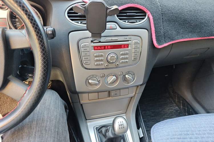 Used Ford Focus 2013 Hatchback Classic 1.8L Manual Base Model Audio And AC Panel