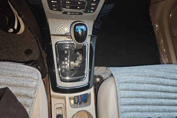 Used BYD Surui 2012 1.5TID Automatic Flagship Version Gear Lever