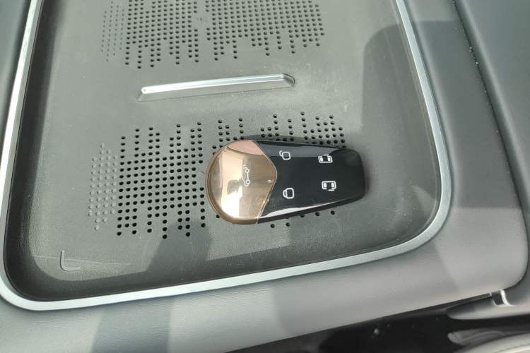 Used VOYAH Dream 2025 PHEV Four-Wheel Drive Prestige Kunpeng Edition Interior 1