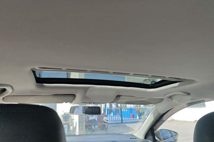 Used Volkswagen Santana 2013 1.6L Automatic Luxury Edition Headliner