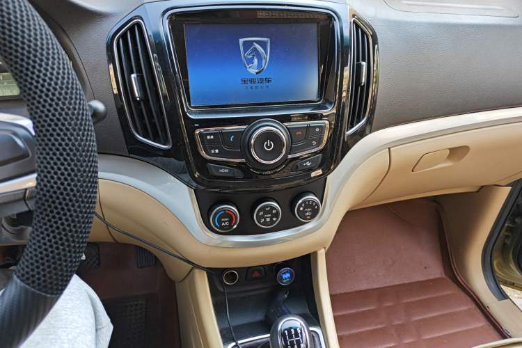 Used Baojun 730 2016 1.5L Manual Value Edition 7 Seats China V Emission Standard
