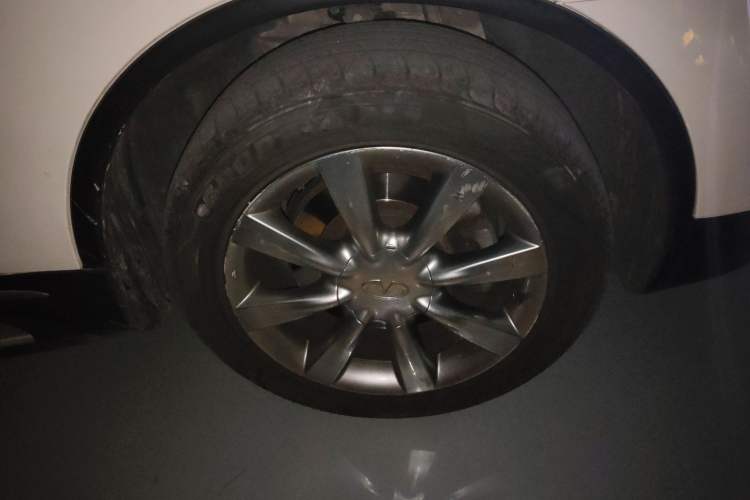Used Infiniti QX50 2015 2.5L Comfort Edition Right Front Wheel Hub
