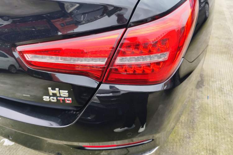Used Hongqi H5 2020 1.5T DCT Flagship Edition Right Rear Taillight