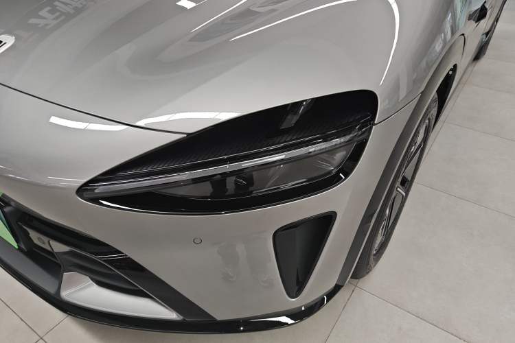 Used Xiaomi Auto YU7 2025 Ultra-Long Range Rear-Wheel Drive Version Left Front Headlight