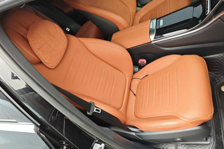 Used Mercedes-Benz GLC 2023 GLC 300 L 4MATIC Dynamic Edition 5-seater Right Front Seat